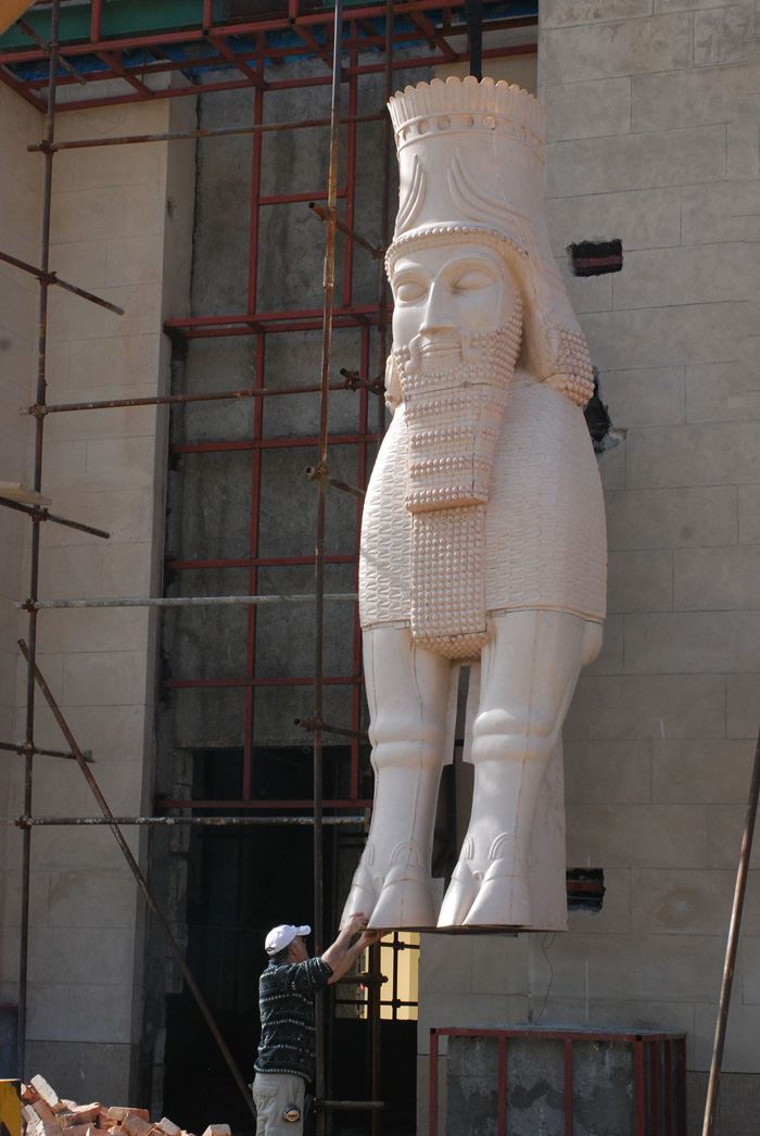 نصب مجسمه 7متری منطقه-22