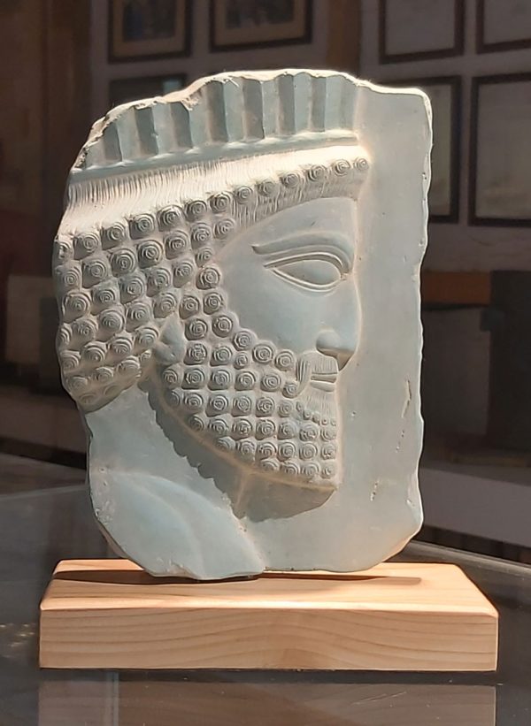 افسر پارسی (تخت جمشید)