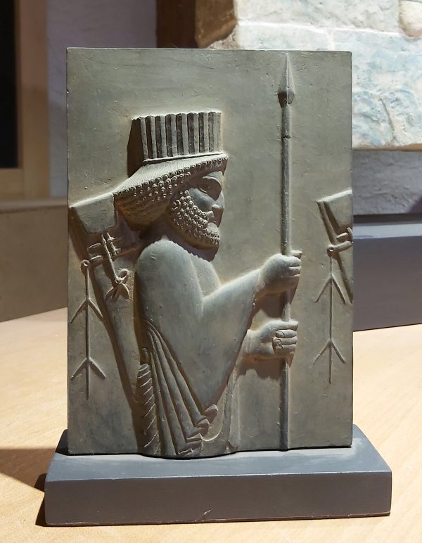 افسر پارسی (آپادانا-تخت جمشید)