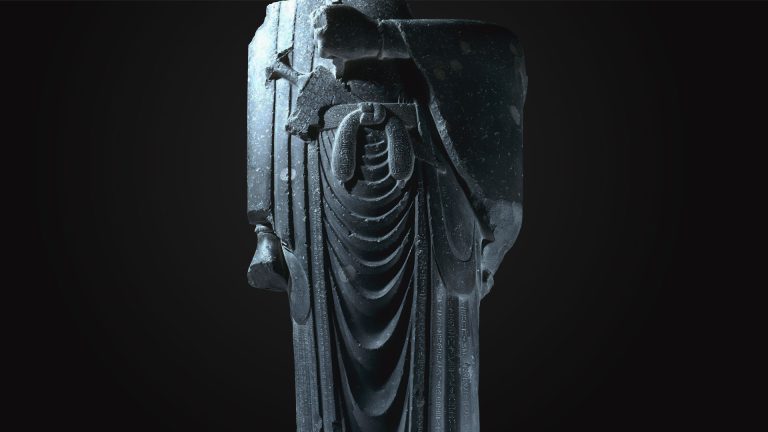 مجسمه داریوش کبیر