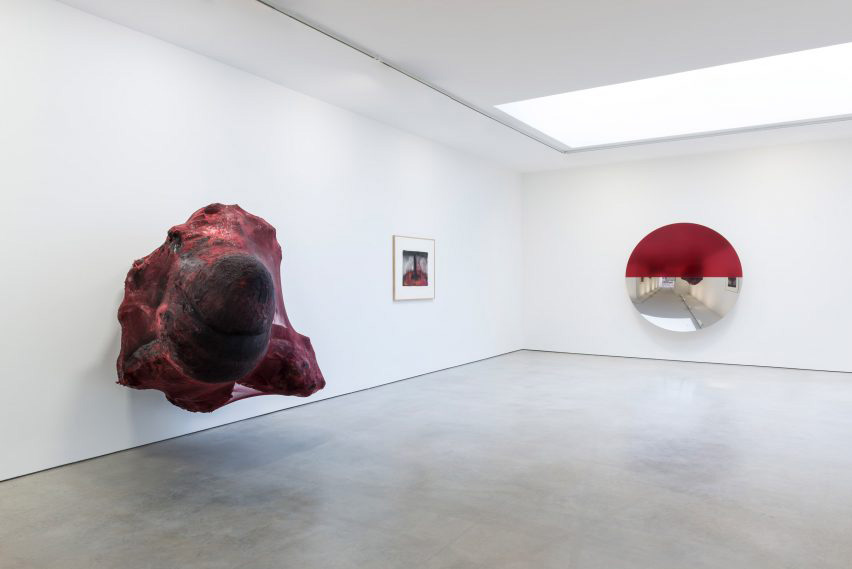 anish-kapoor-lisson-gallery-exhibition-installation_dezeen1